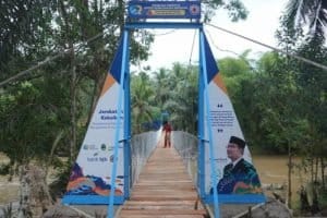 JQR Bangun Jembatan Gantung Diatas Sungai Cimuntur Ciamis