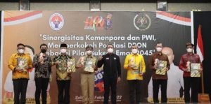 7 Gubernur Terima Penghargaan Inisiator Olahraga, Termasuk Ridwan Kamil￼