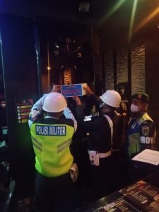 Sub Den Pom III/3-2 Subang Gelar Operasi Gaktib Razia dan Penempelan Stiker