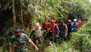 Tim SAR Temukan Seorang Anak Tenggelam di Sungai Cimalaka Garut￼