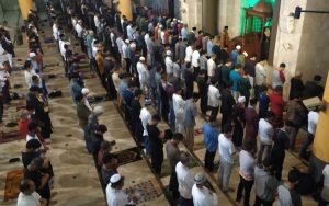 Masjid Raya Bandung Gelar Tarawih usai Dua Tahun Tidak Ada Akibat Pandemi￼