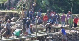 Pemkab Bangun Jembatan Darurat Semi Permanen di Pasirkuda-Cianjur￼
