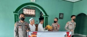 Polisi Salurkan Alquran ke Wilayah Ciamis