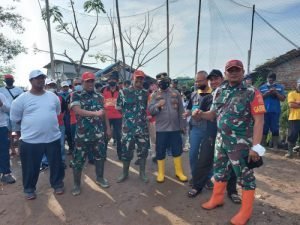 Polisi Hadiri Penanaman Bibit Mangrove