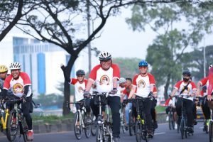 Peringati  Hut Bhayangkara Ke-76 Polda Jabar Gelar Fun Bike dan Senam Aerobic Bersama