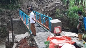 Kodim 0615/Kuningan Renovasi Jembatan agar Aktifitas Masyarakat Lancar