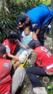 Tim Rescue Diskar Bandung Berhasil Evakuasi Seorang Ibu yang Terjatuh dari Lantai 2￼