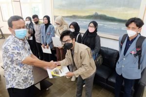 Donasi Bantuan Biaya UKT dari IKA UPI