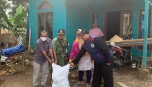 Korban Banjir di Garut Dapat Bantuan Pangan Bergizi