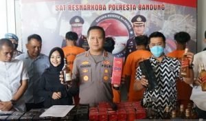 Polresta Bandung Ungkap Penjualan Miras Impor Oplosan Melalui Medsos