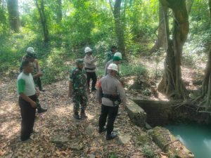 Antisipasi Karhutla, Satuan Brimob Polda Jabar Patroli di Hutan Jati