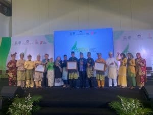 Kemendikbudristek Serahkan Sertifikat Pantun sebagai Warisan Budaya Dunia UNESCO Kepada Pemda dan Komunitas Pantun