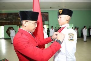 Hengki Kurniawan Kukuhkan 35 orang  Paskibra Kabupaten Bandung Barat 2022