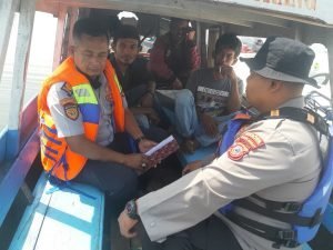 Polisi  Lakukan Pencarian Korban Tenggelam Di Waduk Cirata