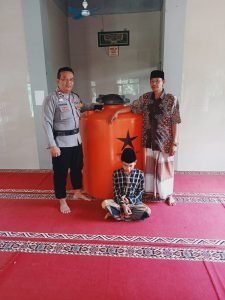 Polres Cimahi Berikan Bantuan Toren Air