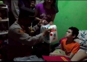 Aksi Terpuji Polsek Citamiang, Salurkan Bantuan Bagi Penderita Sakit Menahun