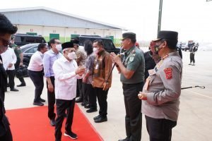 Pangdam III/Slw Mayjen TNI Kunto Arief Wibowo Sambut dan Amankan Kungker Wapres Ma’ruf Amin Di Karawang