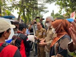 Sinergitas Polres, Pemkot dan Kodim 0609 Cimahi Berbagi Beras dengan Serikat Buruh, Serikat Pekerja Kota Cimahi dan PKL