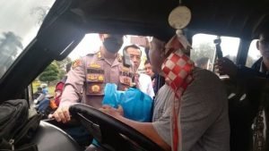Polres Garut Salurkan Seribu Paket Sembako Untuk Pekerja Jalanan