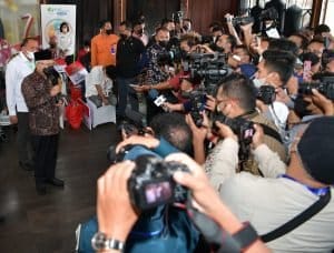 Pastikan 926 Anak Pekerja Tak Putus Sekolah, Wapres Serahkan Manfaat Beasiswa BPJS Ketenagakerjaan