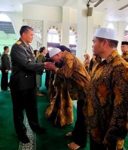 Puluhan Jemaah Umrah Penghargaan Pangdam III/Slw Resmi Diberangkatkan