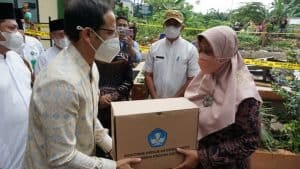 Kemendikbudristek Kunjungi dan Berikan Bantuan untuk Korban Banjir MTsN 19 Jakarta