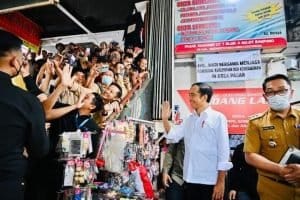 Presiden Jokowi Pastikan Penyaluran BSU dan BLT BBM di Jawa Barat Berjalan Lancar