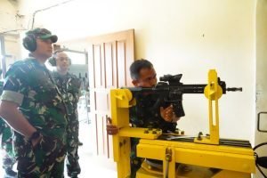 Pangdam III/Slw Tinjau Uji Senjata M-16 A1 Hasil Rekondisi Paldam III/Slw