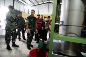 Pangdam III/Slw Tinjau Aplikasi Teknologi Tepat Guna Pengolahan Air Laut Di Pelabuhanratu