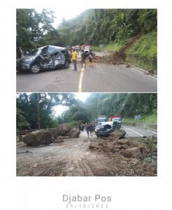 Dua Mobil Rusak Parah Tertimpa Longsoran Batu di Cadas Pangeran Sumedang