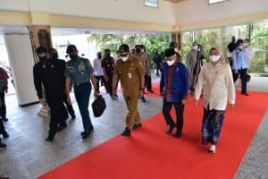 Transit di Maluku, Wapres Disambut oleh Tarian Selamat Datang “Lenso Sawat”