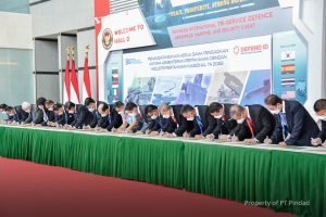 Presiden Jokowi : Saksikan Penandatanganan Kontrak Jual BeliAlpalhankam Antara PT Pindad dengan Baranahan Kemhan