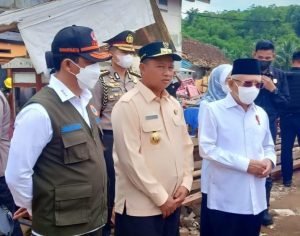 Kunjungi Ponpes Al-Bahjah Cianjur, Wapres Serahkan Bantuan Gempa