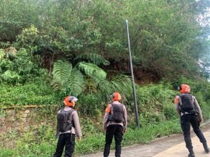 Patroli Tim Sar Sat Brimob Polda Jabar Patroli Pengecekan Tebing Di Kecamatan Pacet