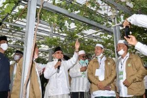 Momen Wapres Pandu Keluarga Besar Pengurus Yayasan dan Ponpes Al-Jauharen Keliling Pesantren An-Nawawi Tanara