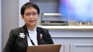 Menlu Retno Marsudi : Menyambut Kunjungan Pertama Menteri Luar Negeri RRT ke Asia