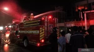 Lantai 6 Gedung Kemendagri Terbakar, 10 Unit Mobil Pemadam dan 40 Personel Dikerahkan