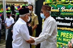 Hujan Lebat Iringi Takziah Wapres di Rumah Duka Almarhum H. Muhammad Rapsel Ali