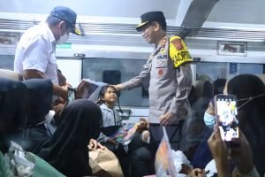 Cek Kesiapan Mudik, Kapolda Jabar Terjun Langsung Ke Stasiun KAI Bandung