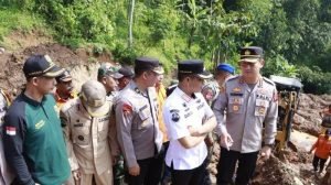 Akibat Hujan Deras, Tebing Dekat Area Pemancingan di Paseh Bandung Longsor