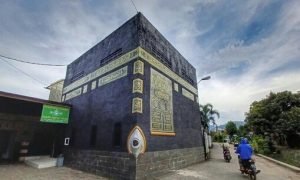 Bukan Ka’bah, Ini Cuma Masjid Unik di Bandung