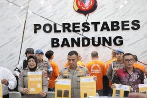 Polrestabes Bandung Amankan Delapan Orang Bandar Narkoba