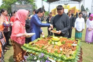 HUT Kodam III/Siliwangi “Botram” di Lapangan Darongdong