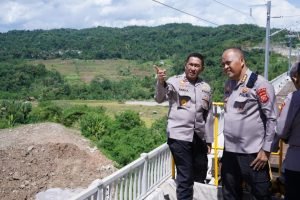 Ratusan Personel Polda Jabar Dikerahkan Amankan Jalur Kereta Cepat Selama Uji Fungsi