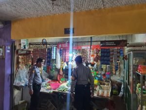 Jajaran Polres Ciamis, Cek Harga Dan Stok Bahan Pokok di Pasar Imbanagara
