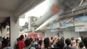 Kebakaran di Pasar Induk Caringin Bandung, Asap Membumbung Tinggi