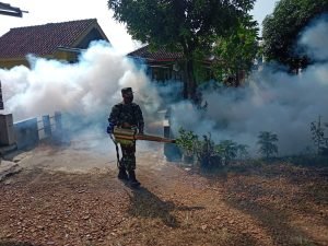 Cegah Demam Berdarah Dengue, Kodim 0617/Majalengka Lakukan Fogging