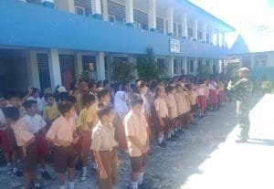 Tanamkan Disiplin, Satgas Yonarhanud 3/YBY Latih PBB Sekolah di Tobelo