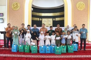 Peringati HUT Ke-6, PT Jasamarga Transjawa Tol Santuni Anak Yatim