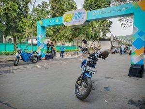 Ketahanan Energi dan Kurangi Emisi Karbon, 17 Unit Kendaraan Listrik Roda 2 Pindad Moto EV Ikuti EV Fun Trip Bersama Gubernur Jawa Barat
